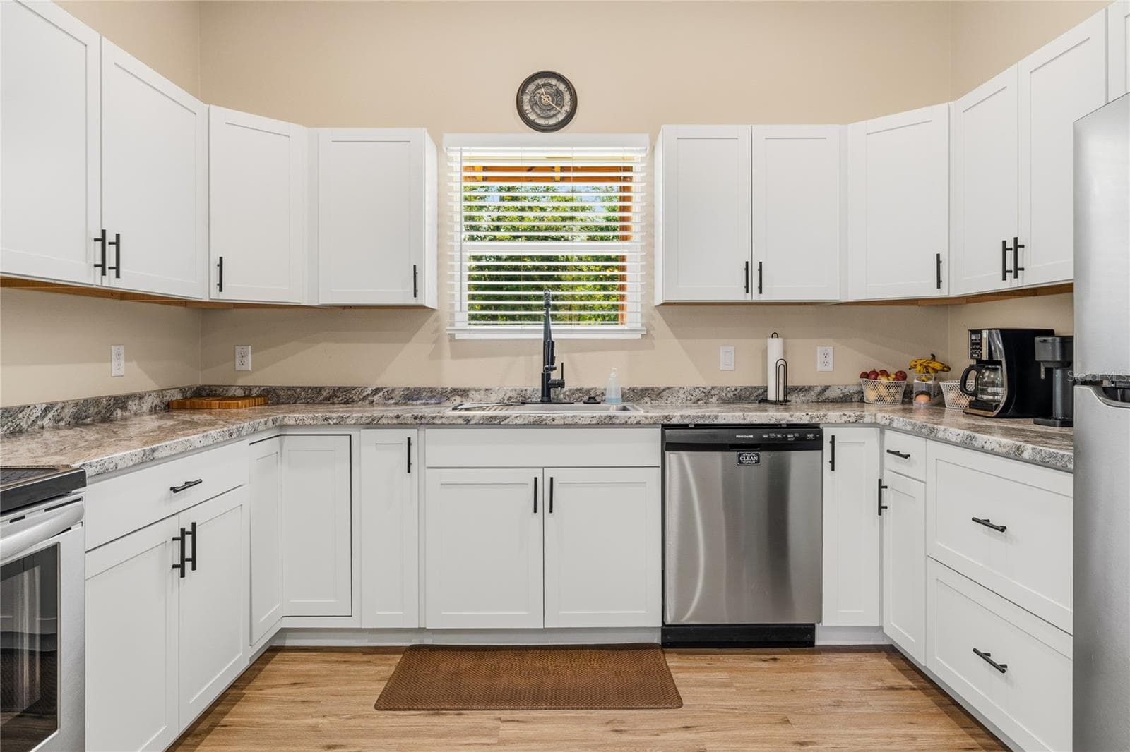 Kitchen - 135 LINDA SUE DR, LAKE HELEN