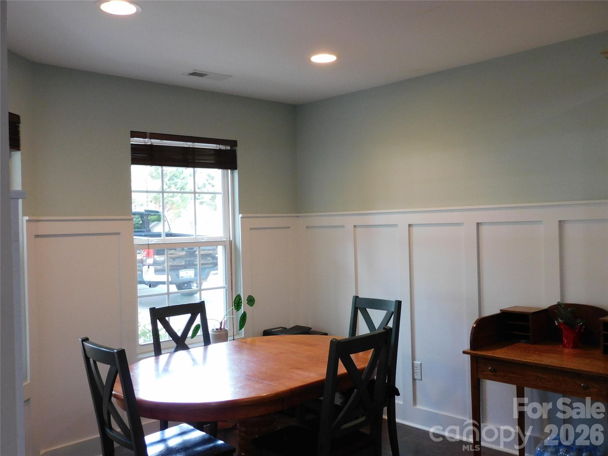 Dinning Area - Clover