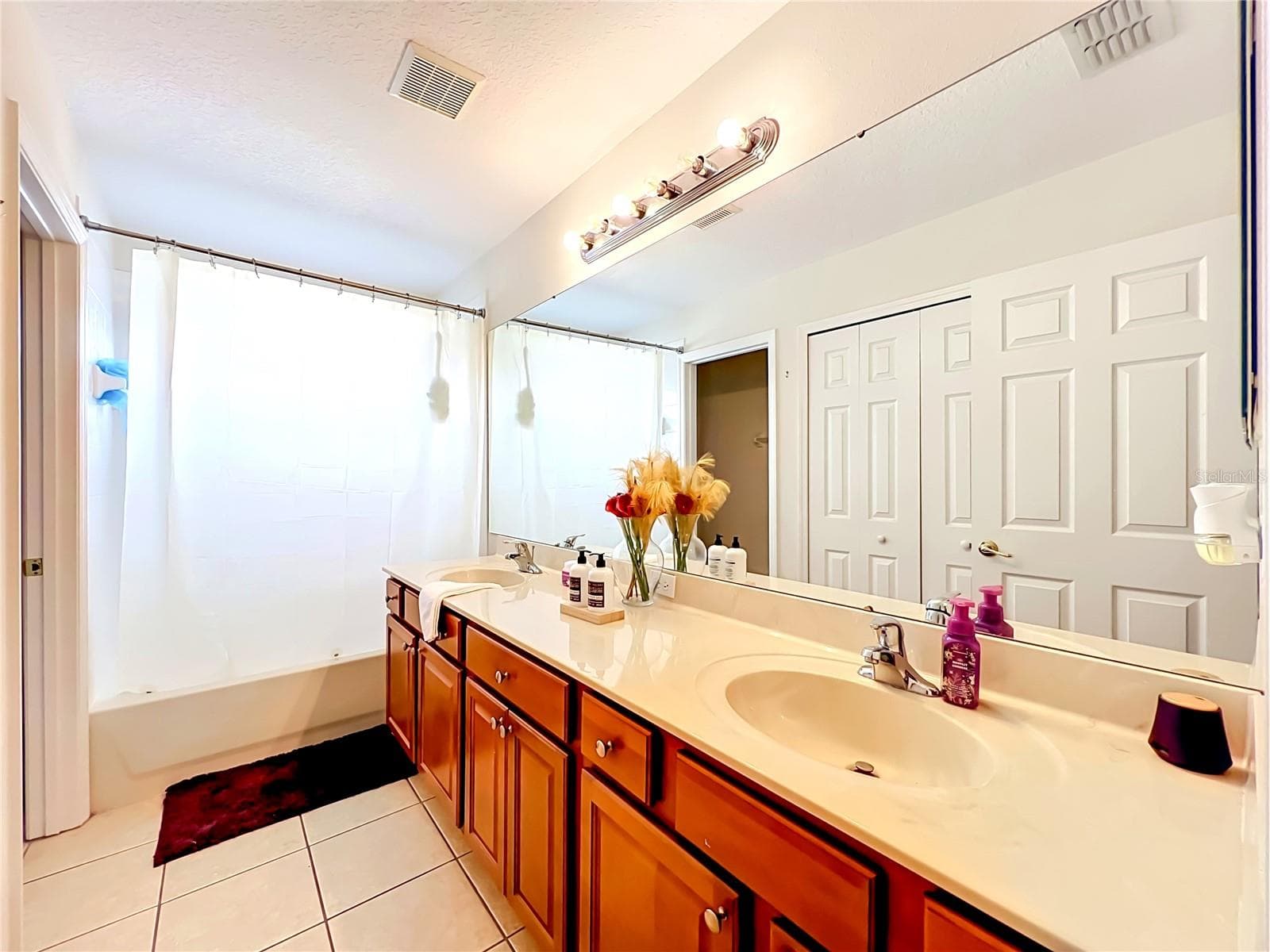 Upstairs Bathroom with Storage - 12912 CLOVERDALE LN, CLERMONT