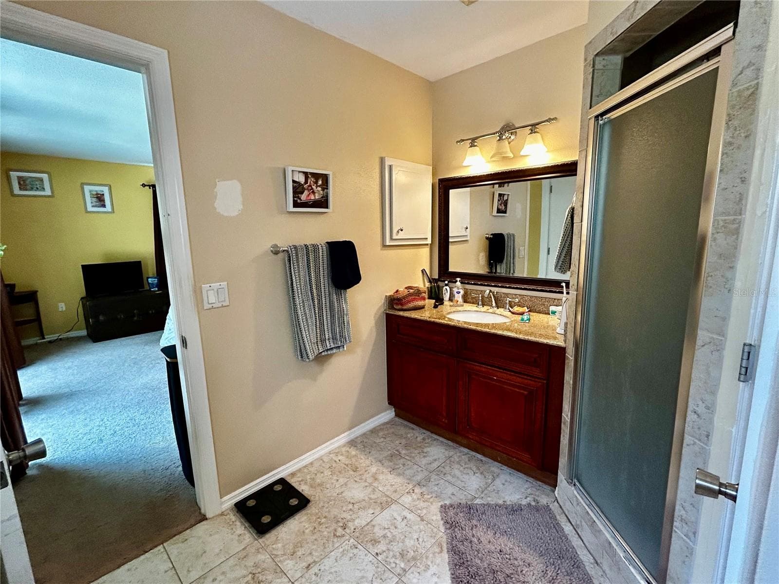 master bath w/outside pool access - 2950 N SHELL RD, DELAND