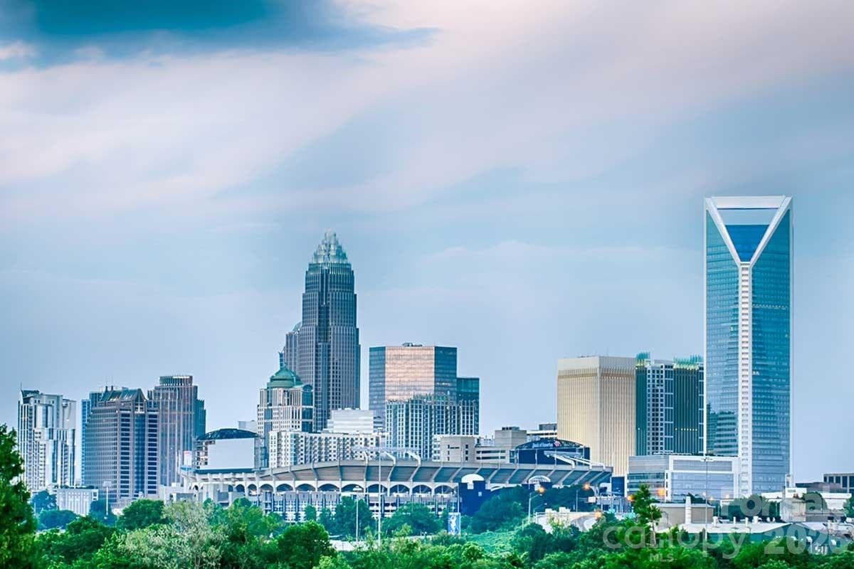 Close to Uptown Charlotte - Charlotte