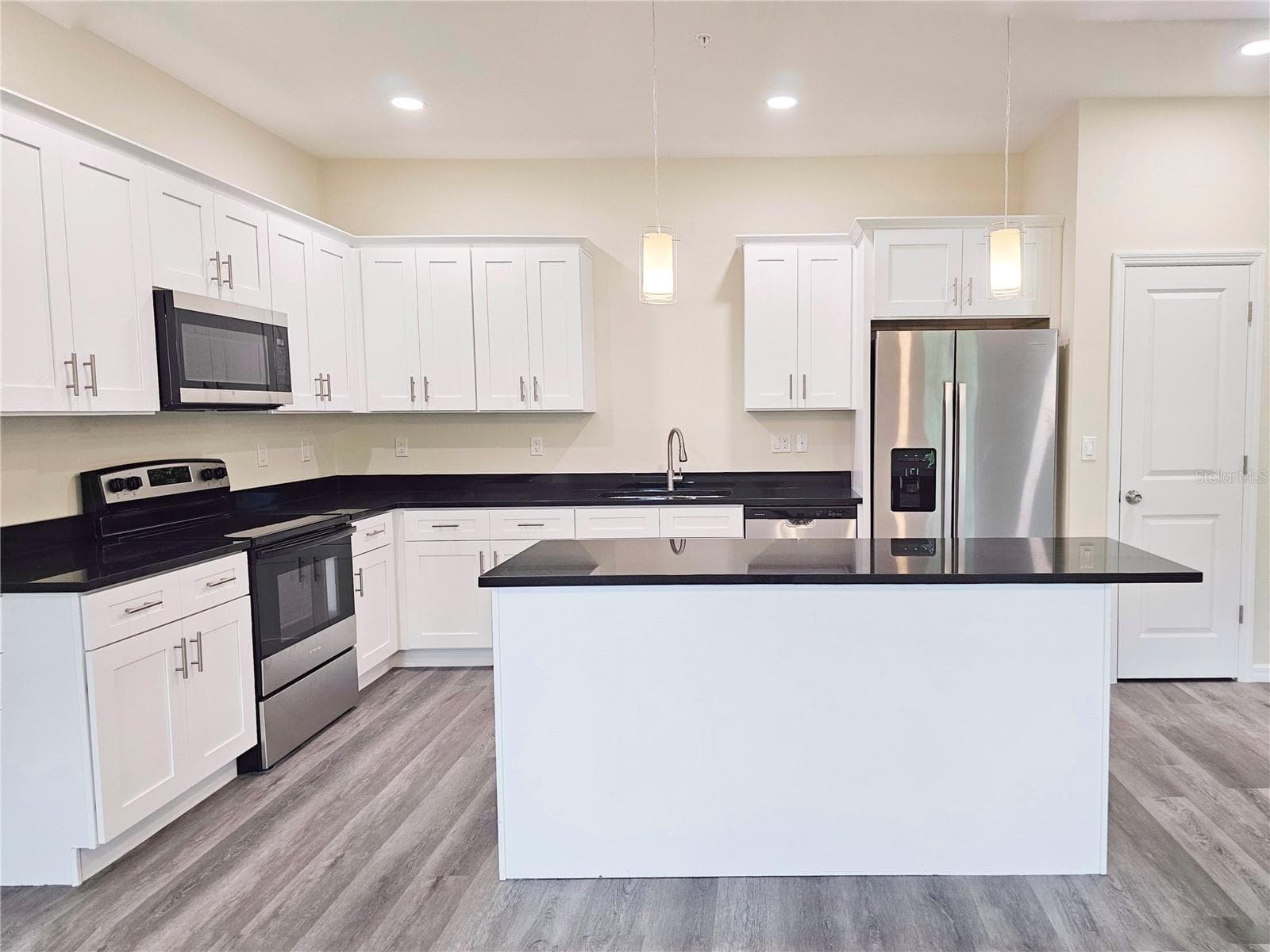Kitchen View From Family Room - 4371 CAMBIO GARDENS CT, TAMPA