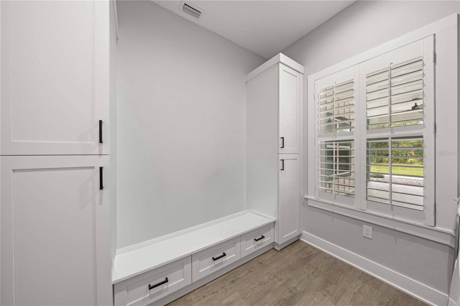 Laundry Room Storage - 18272 SW 65TH LOOP, DUNNELLON