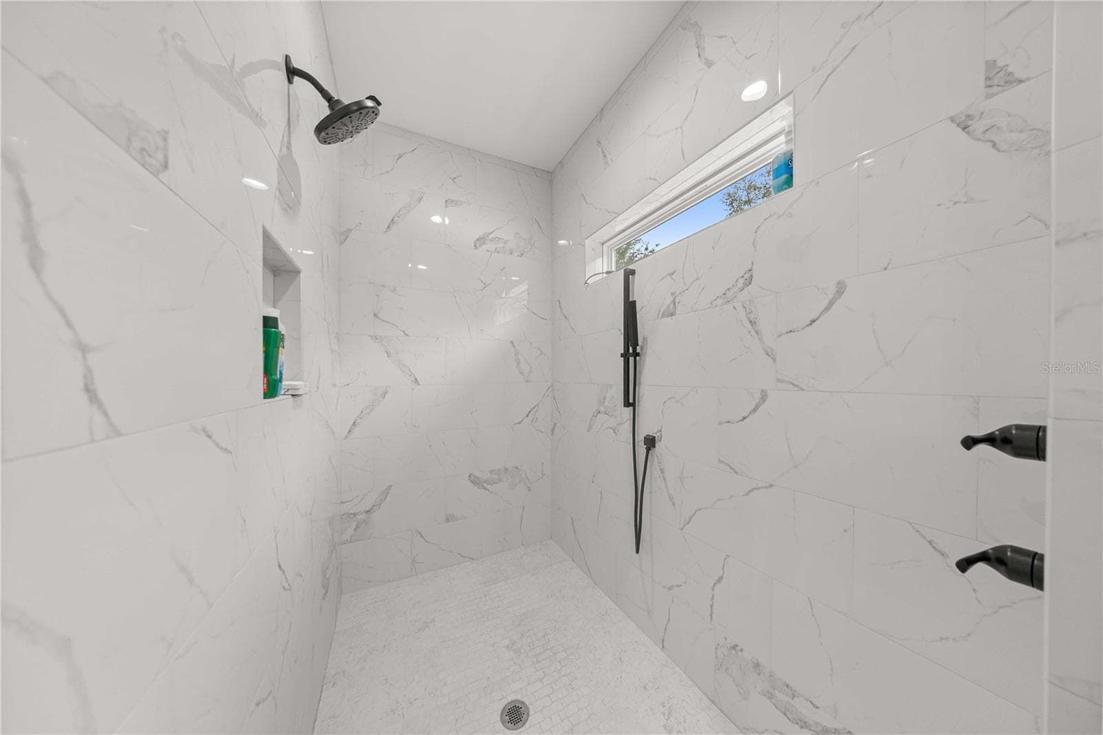 Large Walk In Shower - 18272 SW 65TH LOOP, DUNNELLON
