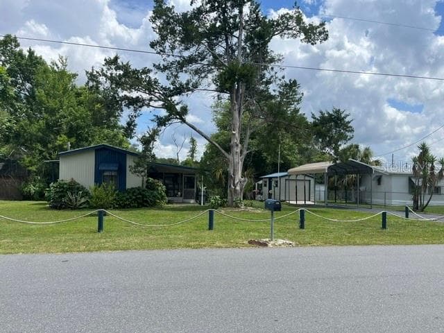 Property is on a dead end street - 80ft of canal with concrete seawall, private backyard to enjoy nature with a fire. Plenty of room for your boat! - 10019 E BLUEGILL CT, INVERNESS