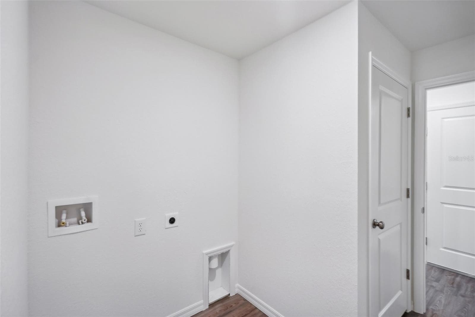Single Family Residence at 3509 DAHLIA DR, LAKE HAMILTON, photo 24 of 39