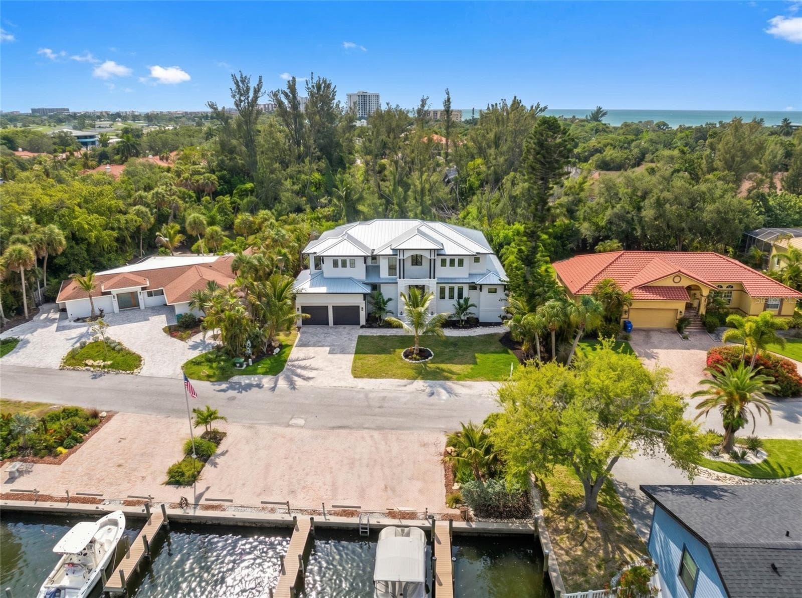 Single Family Residence at 626 BUTTONWOOD DR, LONGBOAT KEY, photo 13 of 91