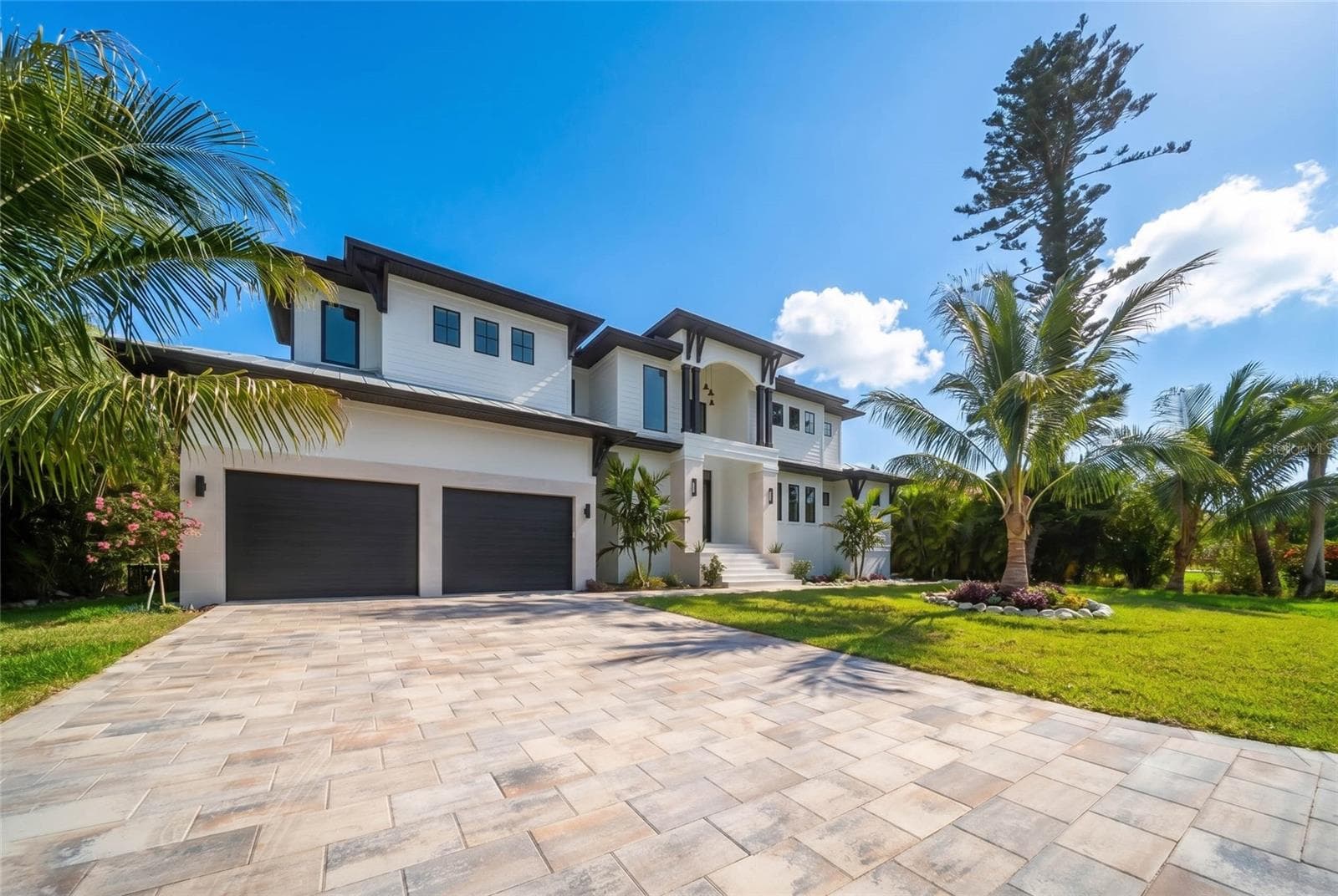 Single Family Residence at 626 BUTTONWOOD DR, LONGBOAT KEY, photo 15 of 91