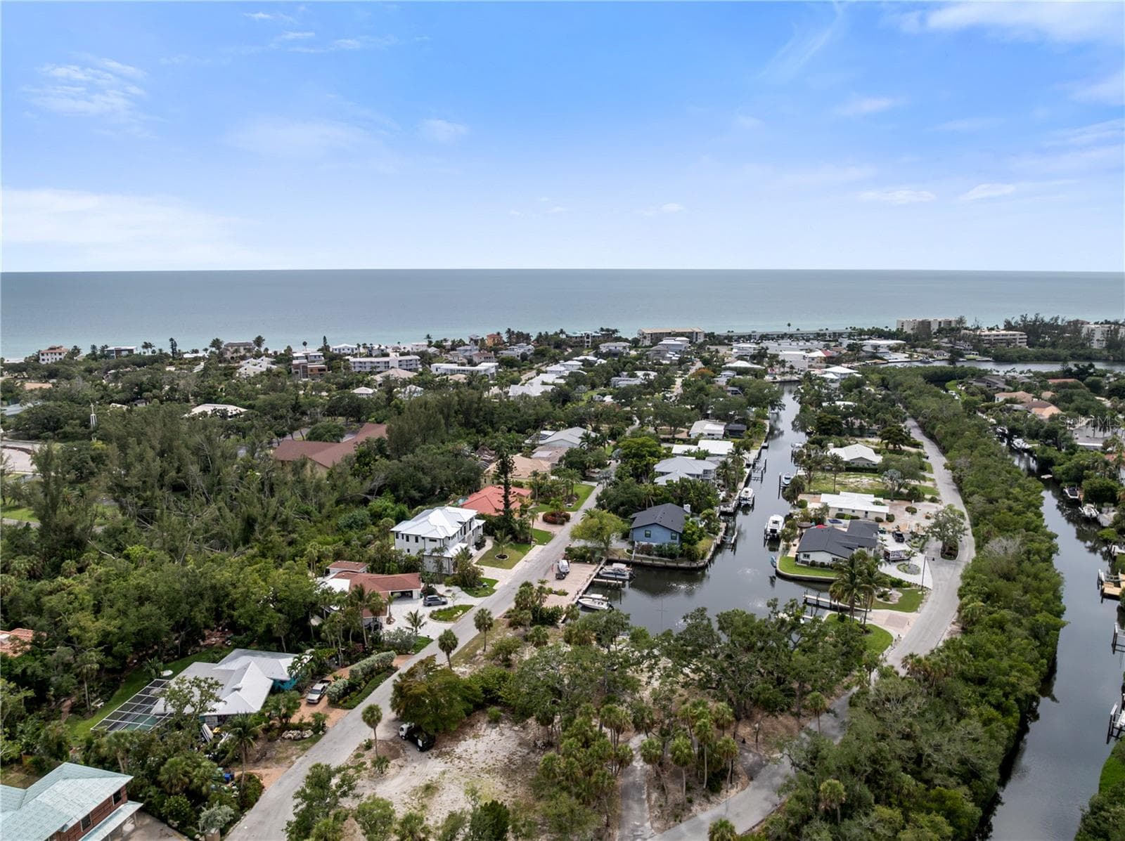 Single Family Residence at 626 BUTTONWOOD DR, LONGBOAT KEY, photo 19 of 91