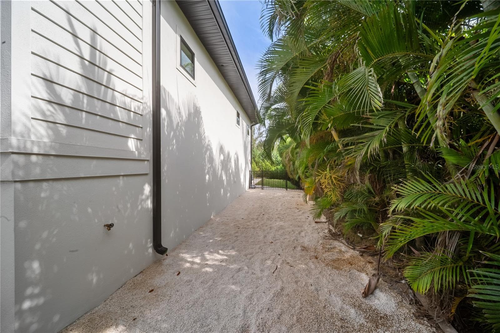 Single Family Residence at 626 BUTTONWOOD DR, LONGBOAT KEY, photo 85 of 91