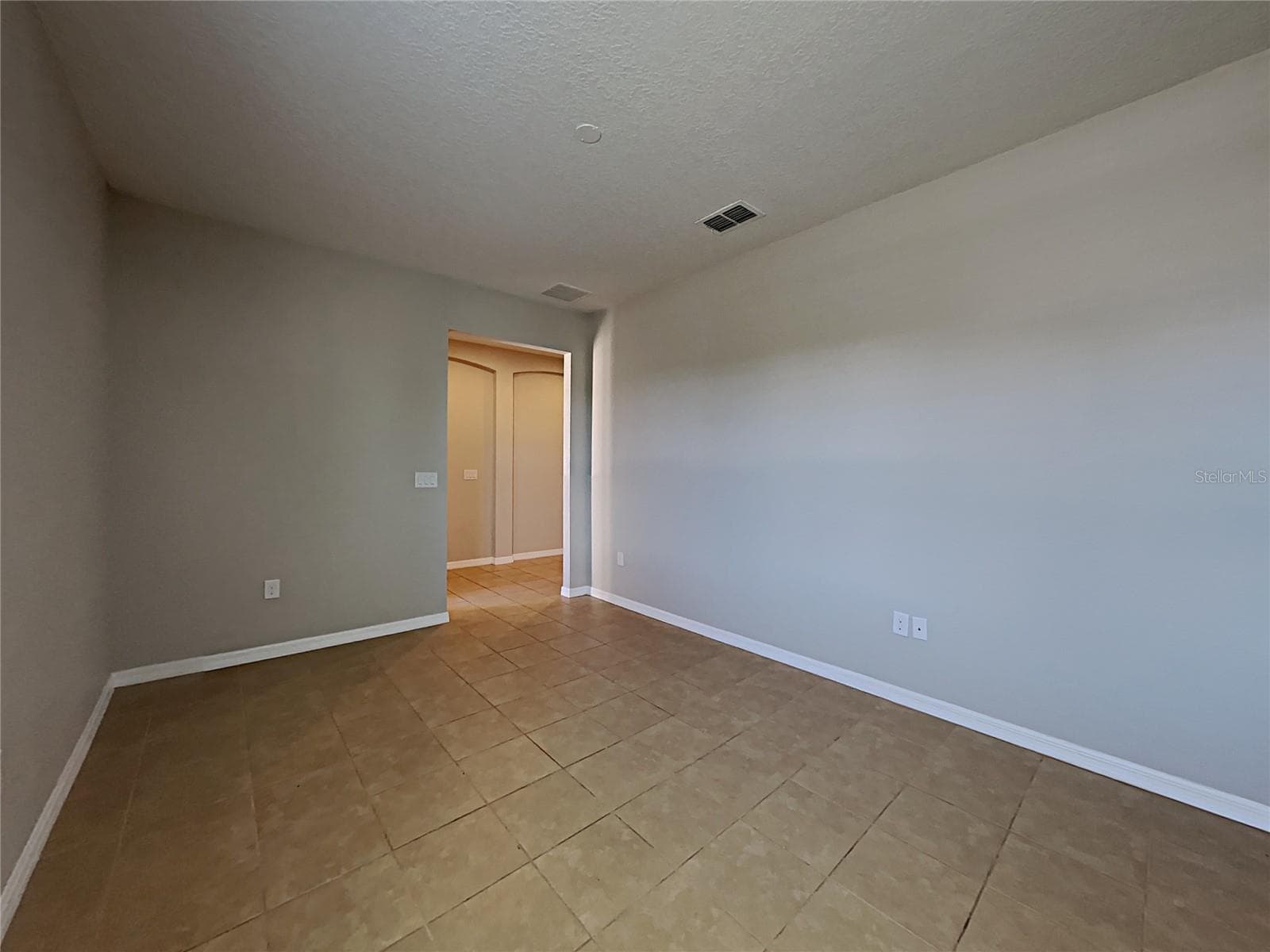 Single Family Residence at 1328 ARONIMINIK DR, MOUNT DORA, photo 13 of 22