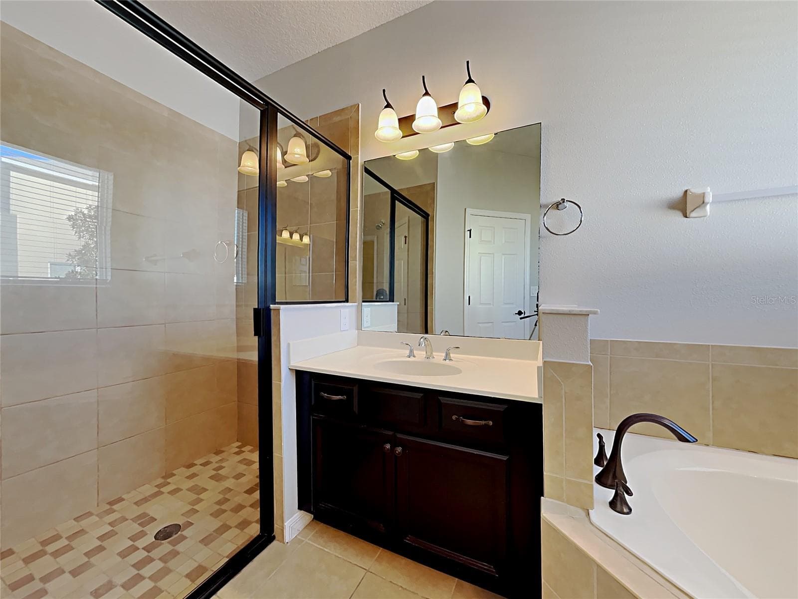 Single Family Residence at 1328 ARONIMINIK DR, MOUNT DORA, photo 15 of 22