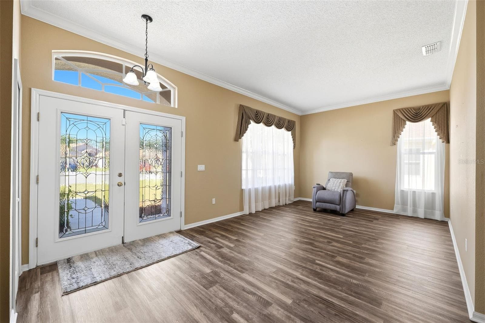 Living - 11407 LEEDS DR, SPRING HILL