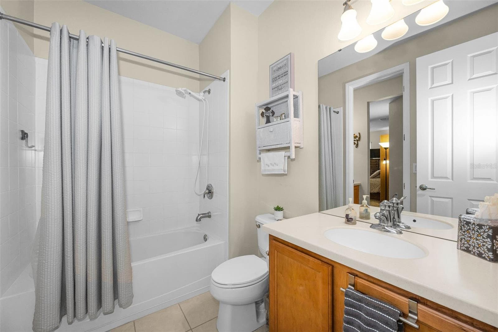 Condominium at 889 LANTERN WAY, CLEARWATER, photo 4 of 25