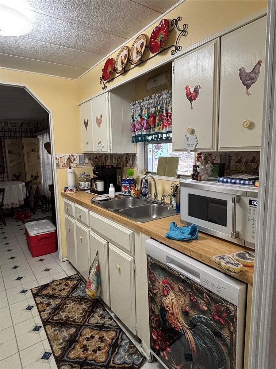 Manufactured Home at 2420 SE 175TH TER, SILVER SPRINGS, photo 8 of 23