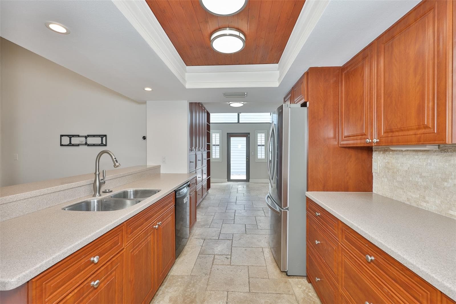 Single Family Residence at 14651 VILLAGE GLEN CIR, TAMPA, photo 5 of 59