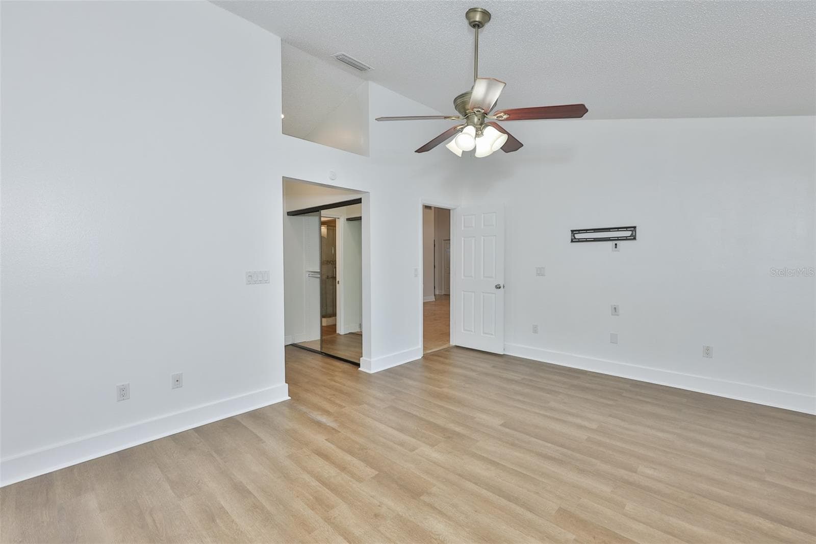 Single Family Residence at 14651 VILLAGE GLEN CIR, TAMPA, photo 29 of 59