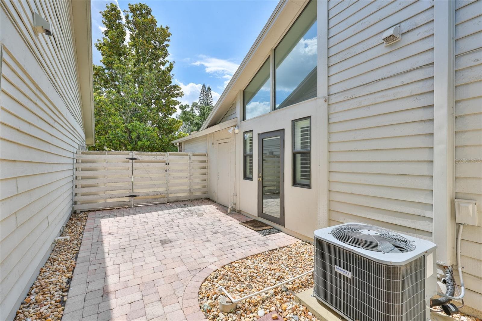 Single Family Residence at 14651 VILLAGE GLEN CIR, TAMPA, photo 43 of 59