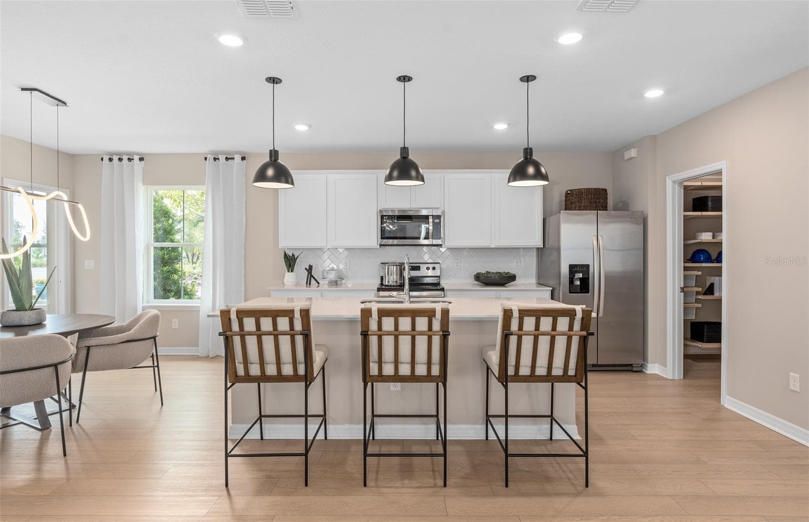 Model Home Design Only. Pictures and furnishings are for illustrative purposes only. Elevations, colors and options may vary. Furniture is for model home staging only. - 6902 CREEK FALLS ALLEY, CLERMONT
