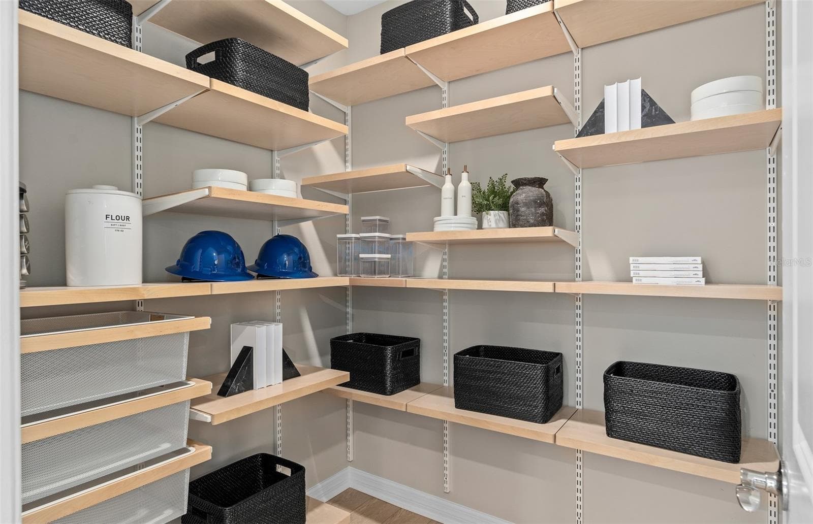 Model Home Design Only. Pictures and furnishings are for illustrative purposes only. Elevations, colors and options may vary. Furniture is for model home staging only. - 6902 CREEK FALLS ALLEY, CLERMONT