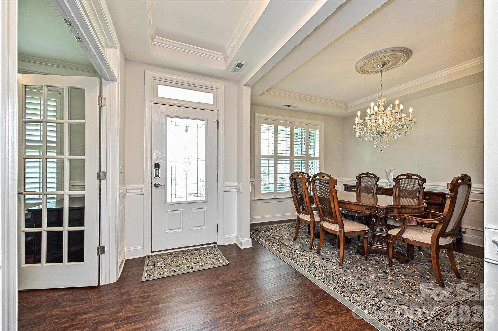 Formal dining room with tray ceiling - Waxhaw