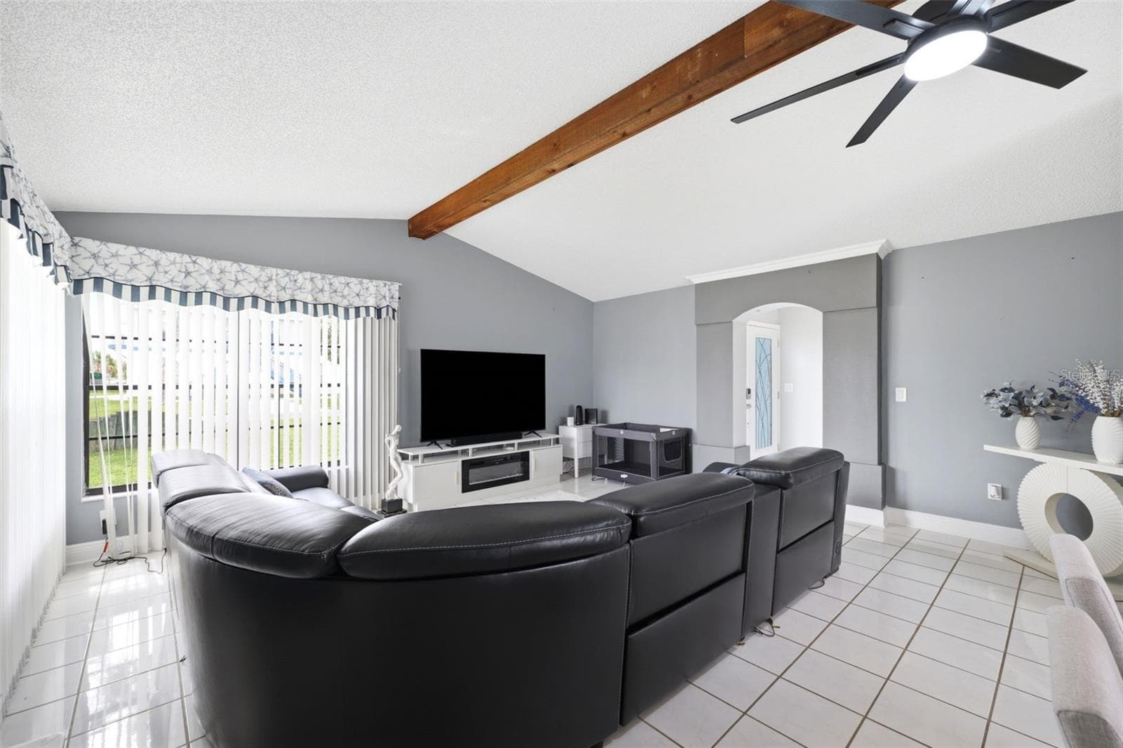 Living Room - 4262 PARADISE CIR, HERNANDO BEACH