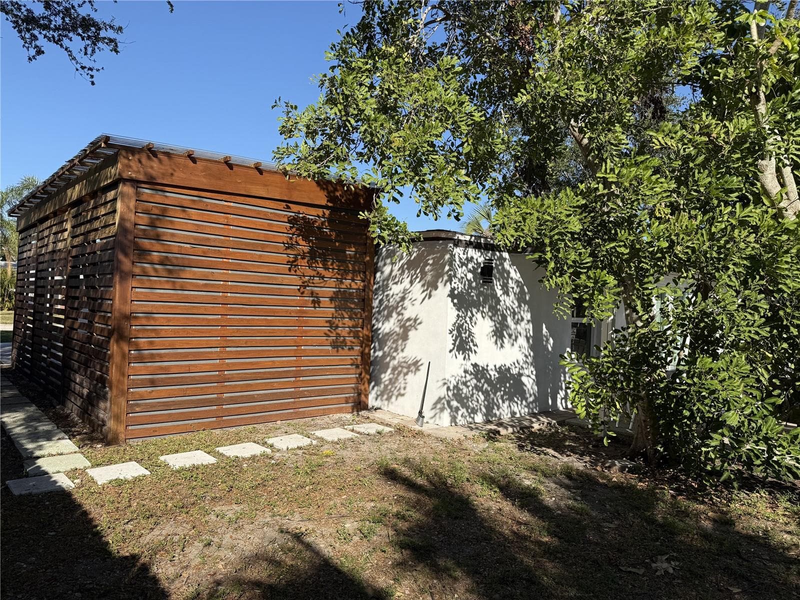 Single Family Residence at 907 FRUITLAND AVE, BRADENTON, photo 2 of 26