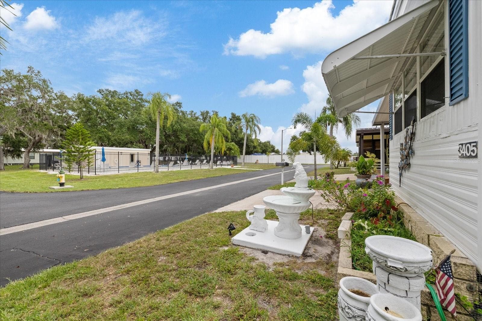 Mobile Home at 3405 FLORENCE DR, ELLENTON, photo 2 of 23