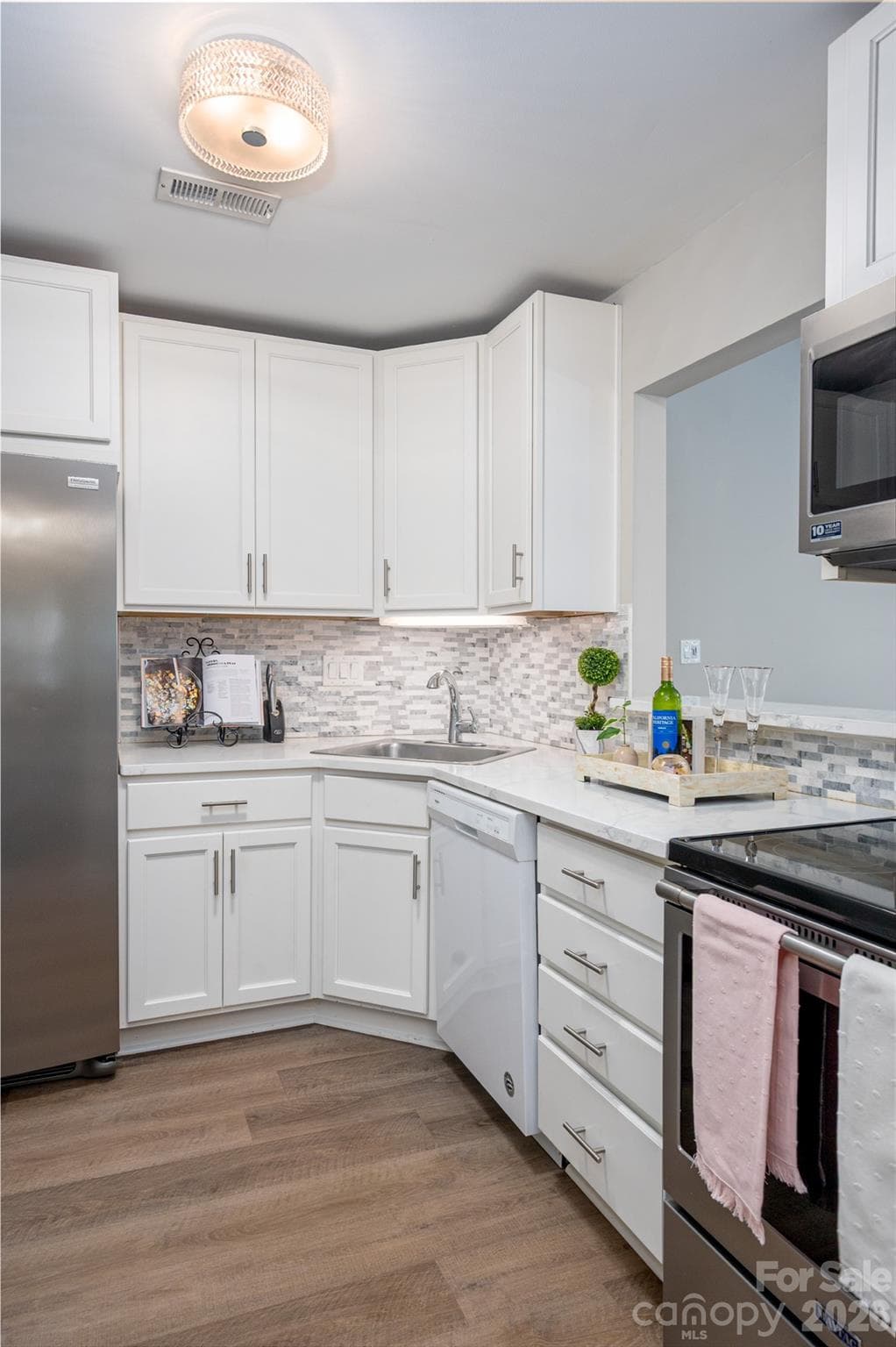 Condominium at 6150 Gray Gate Lane, Charlotte, photo 9 of 32