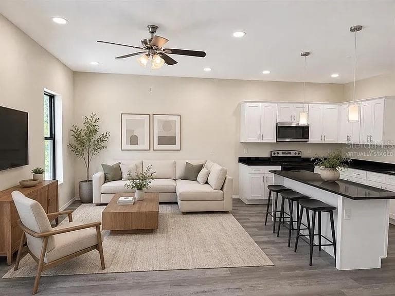 Virtually Staged - 4365 CAMBIO GARDENS CT, TAMPA