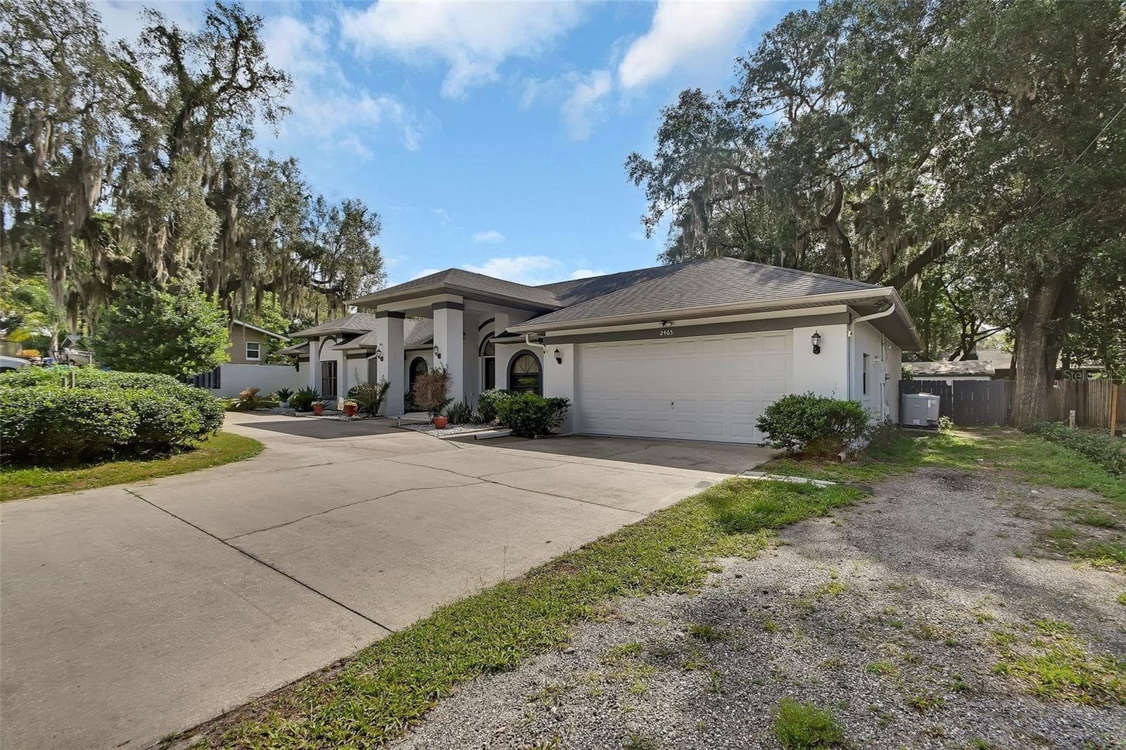 2 Car Garage. Circle Drive. - 2465 ROYAL RD, DELAND