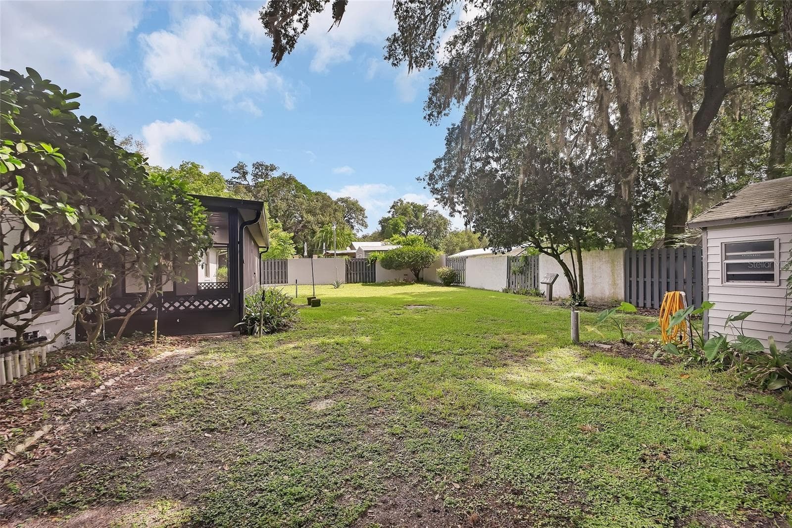 Block and Wood Fencing - 2465 ROYAL RD, DELAND