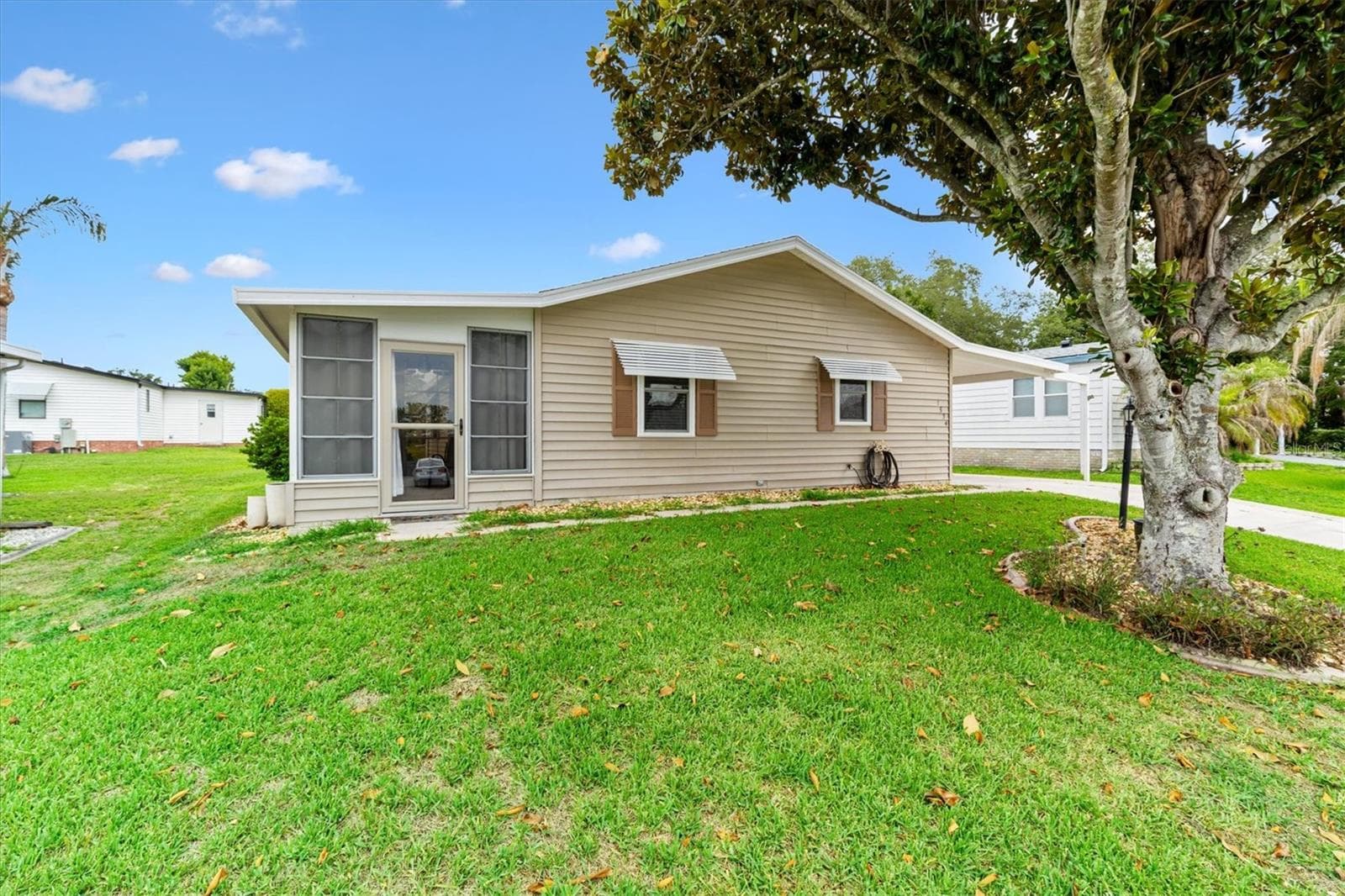 Front - 1534 HILLCREST DR, LADY LAKE