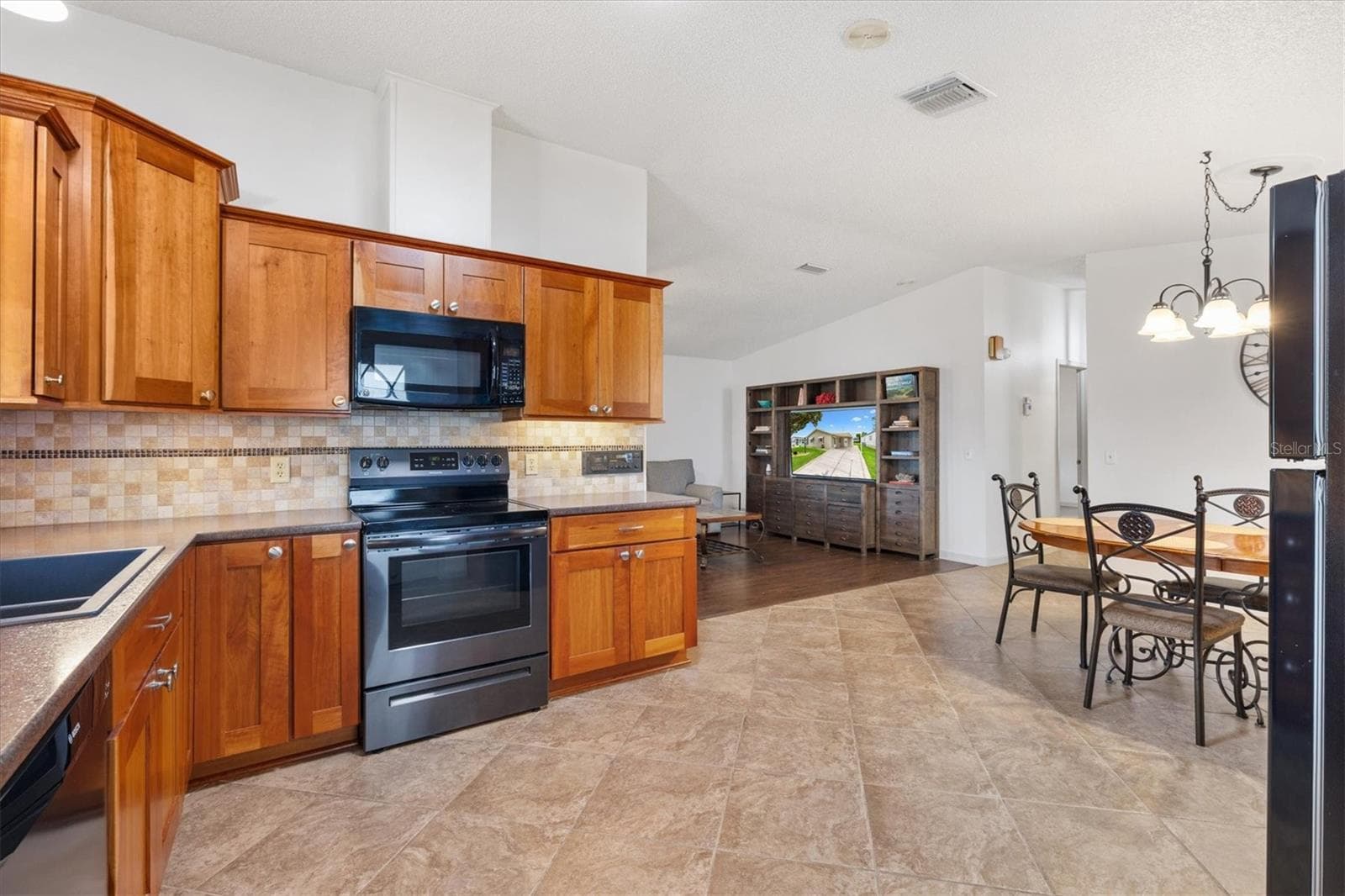 Kitchen - 1534 HILLCREST DR, LADY LAKE