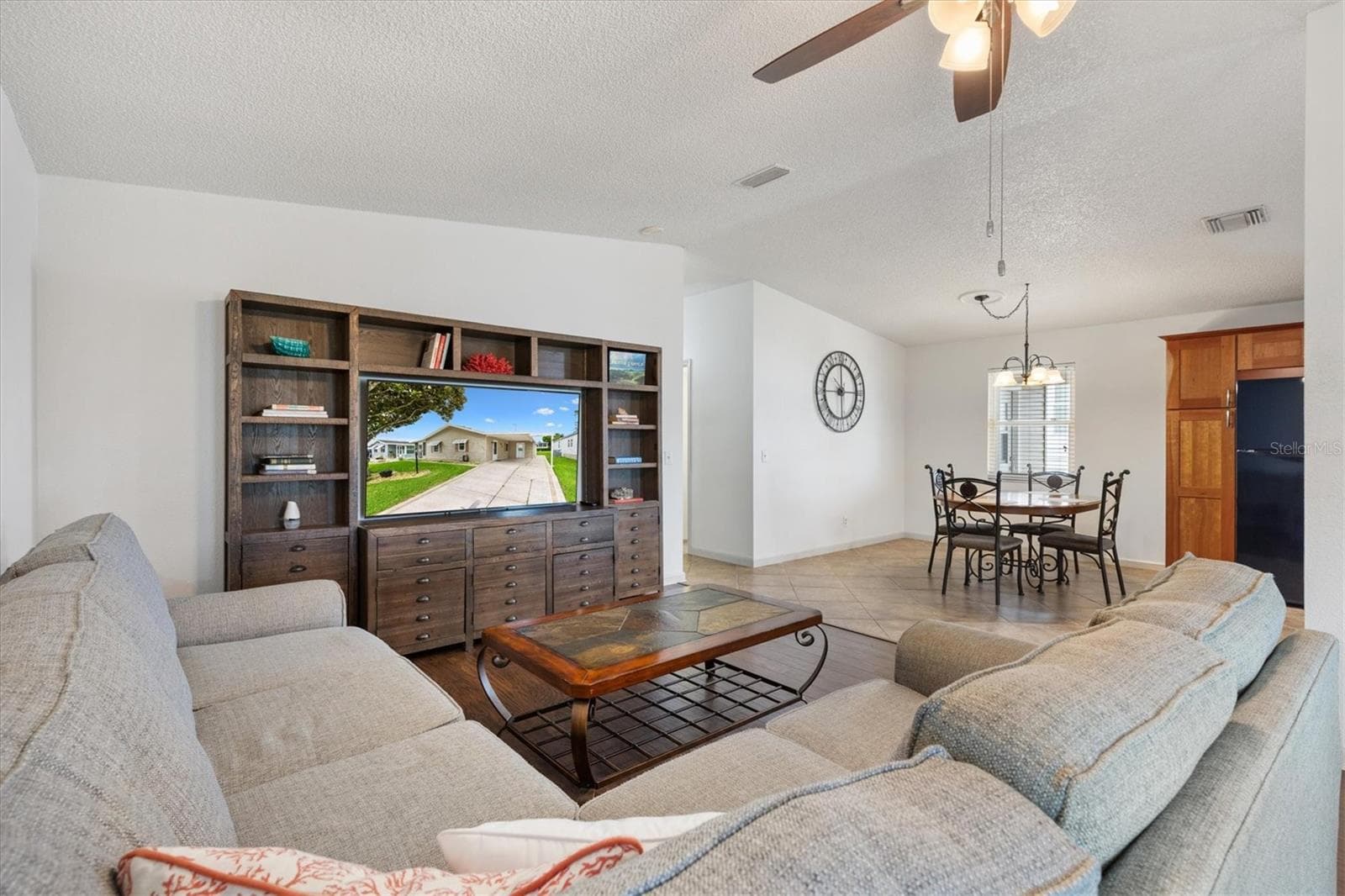 Living Room - 1534 HILLCREST DR, LADY LAKE