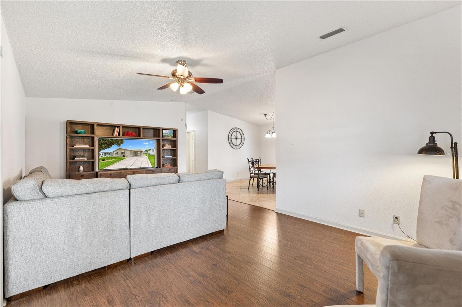Living Room - 1534 HILLCREST DR, LADY LAKE
