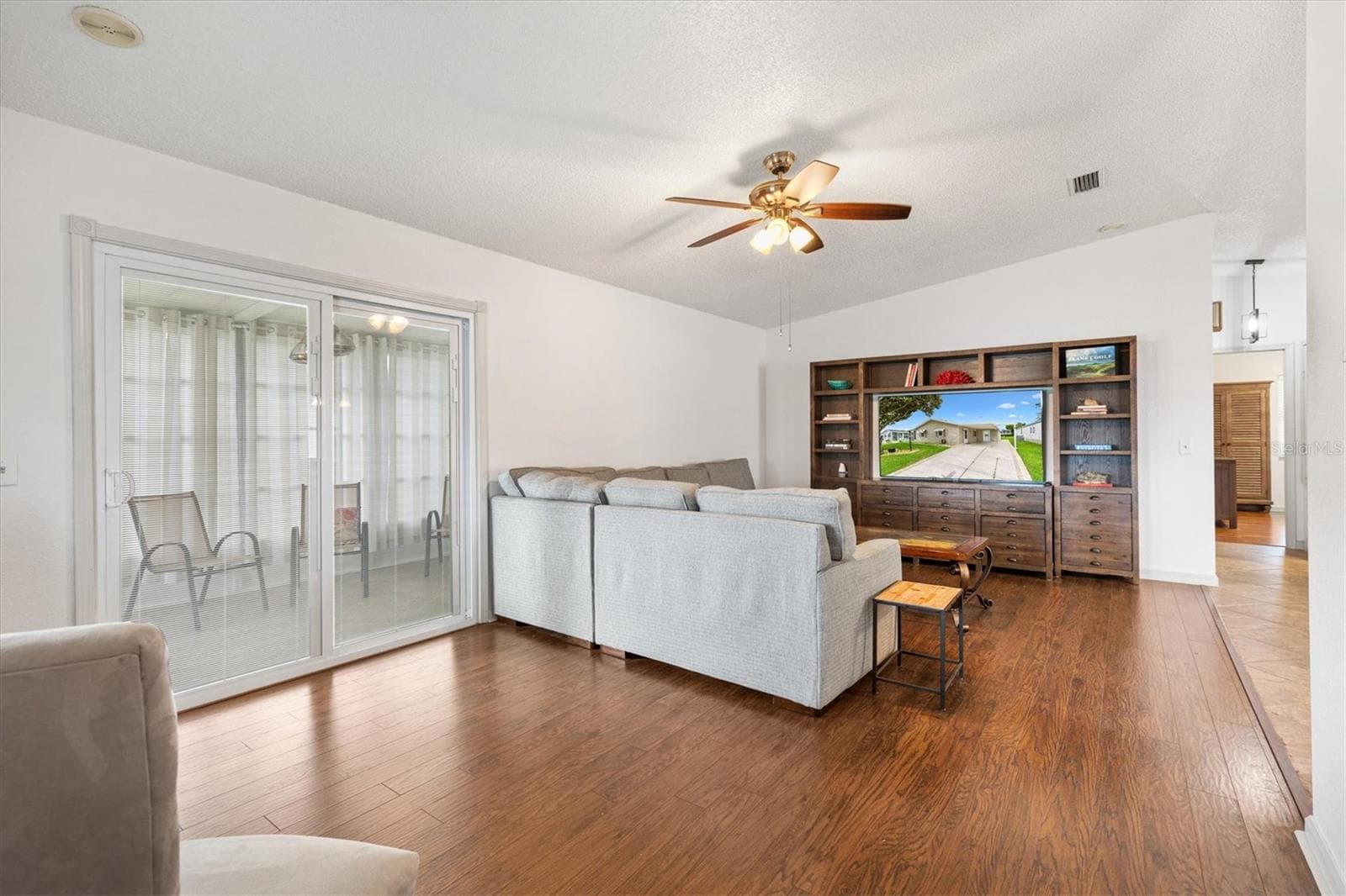 Living Room - 1534 HILLCREST DR, LADY LAKE