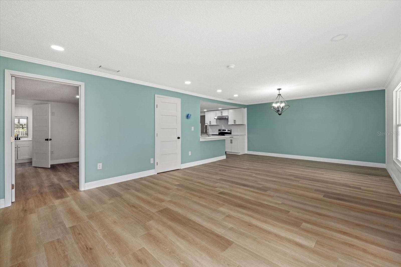 Single Family Residence at 2818 OLYMPIC ST, SARASOTA, photo 8 of 47