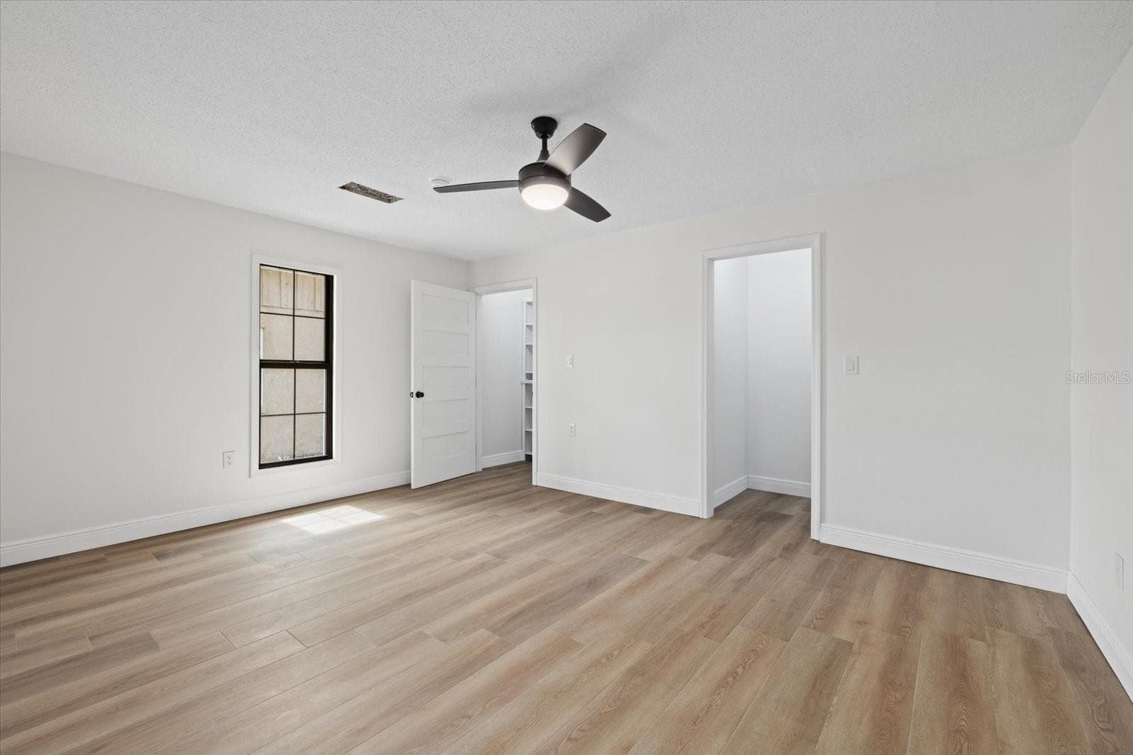 Single Family Residence at 2818 OLYMPIC ST, SARASOTA, photo 11 of 47