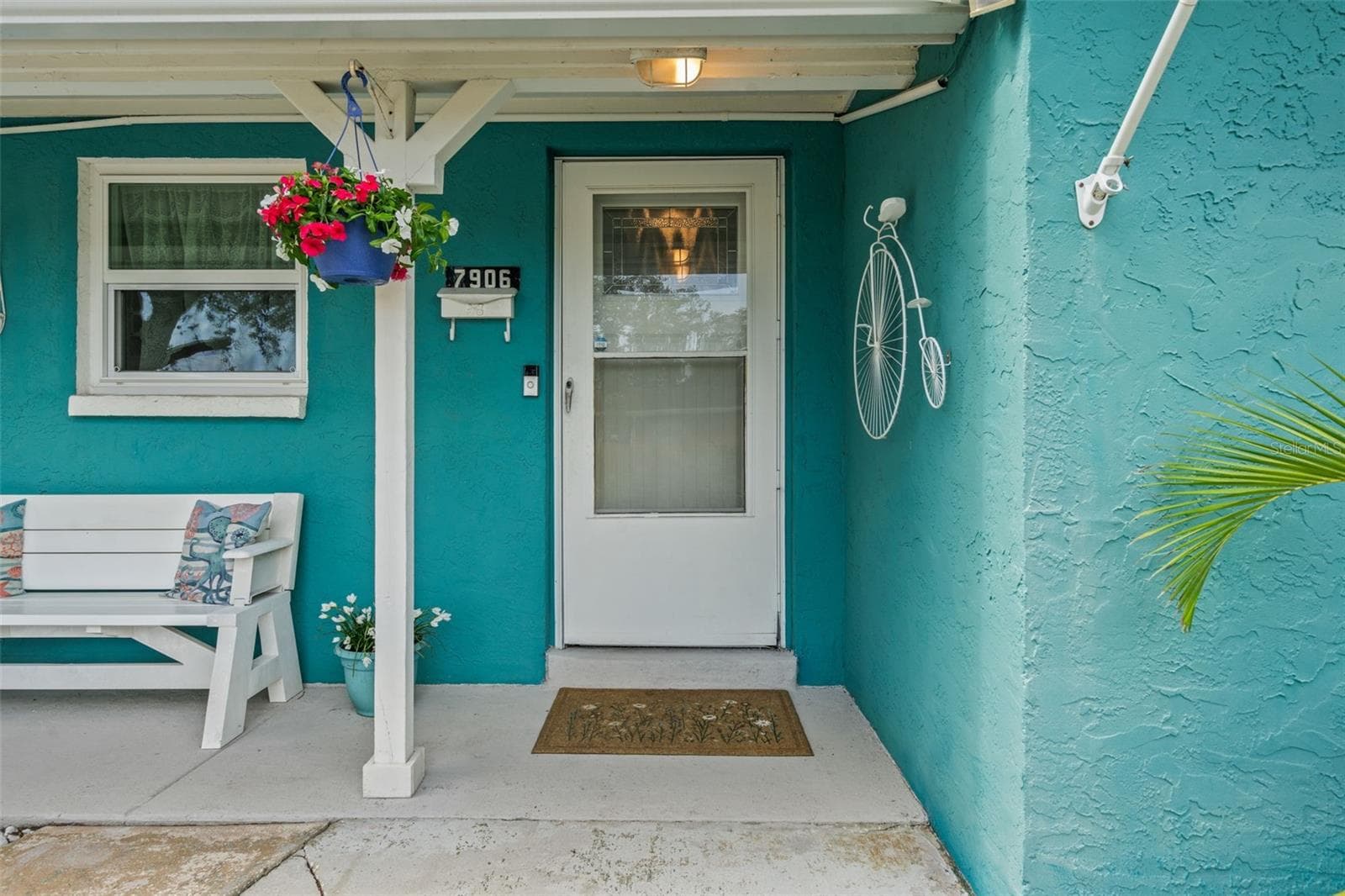 Single Family Residence at 7906 WOODVINE CIR, TAMPA, photo 4 of 34