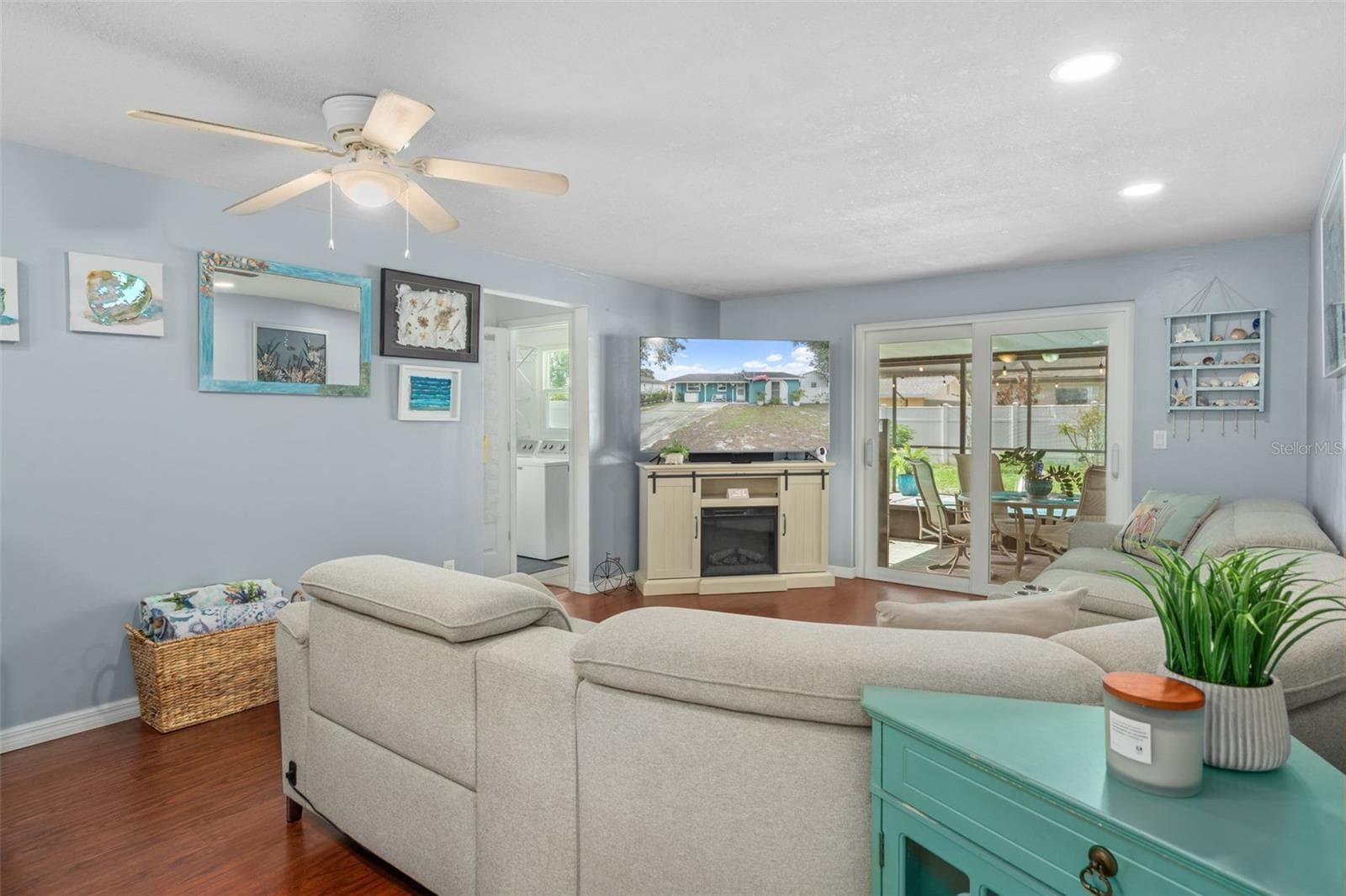 Single Family Residence at 7906 WOODVINE CIR, TAMPA, photo 5 of 34