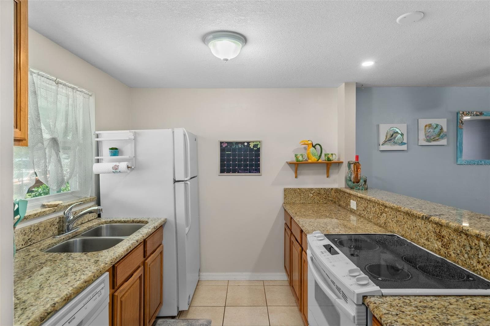 Single Family Residence at 7906 WOODVINE CIR, TAMPA, photo 10 of 34
