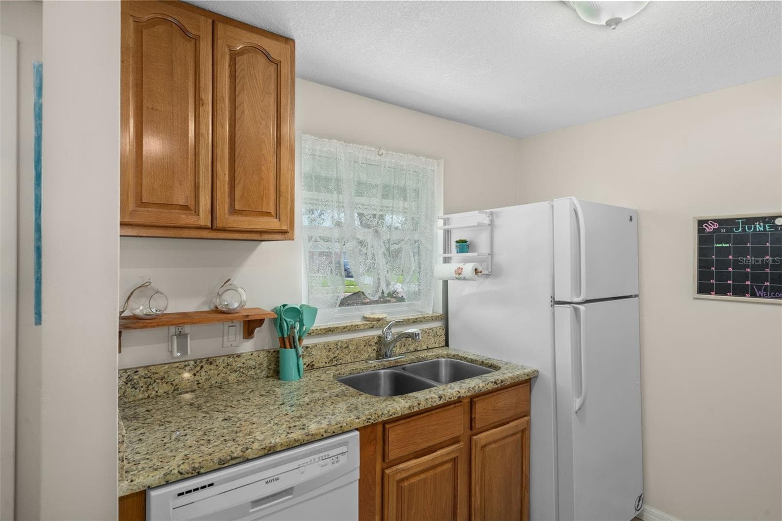 Single Family Residence at 7906 WOODVINE CIR, TAMPA, photo 12 of 34