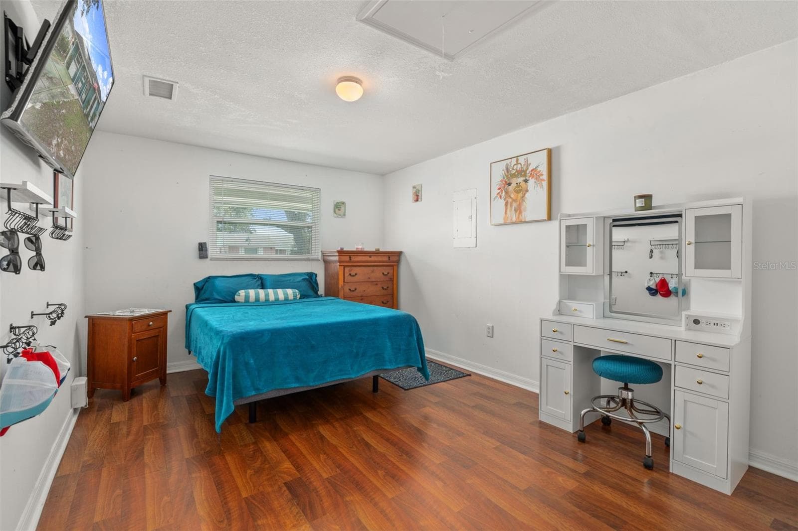 Single Family Residence at 7906 WOODVINE CIR, TAMPA, photo 13 of 34