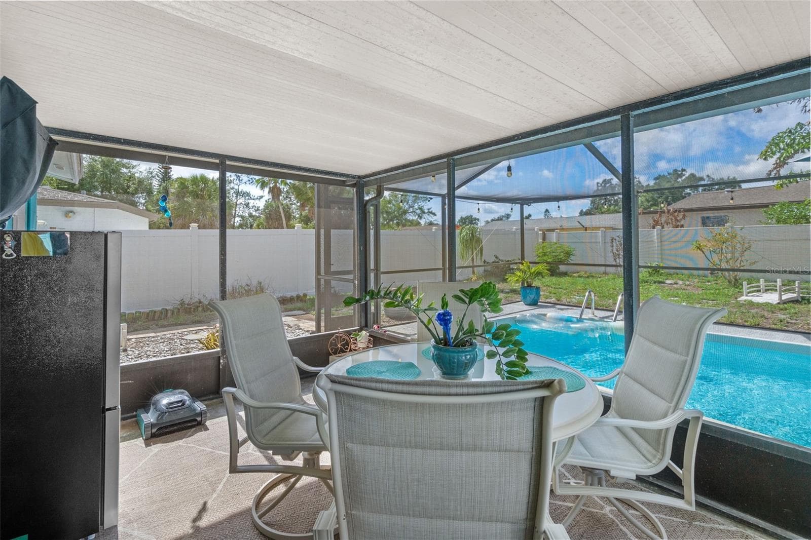 Single Family Residence at 7906 WOODVINE CIR, TAMPA, photo 20 of 34