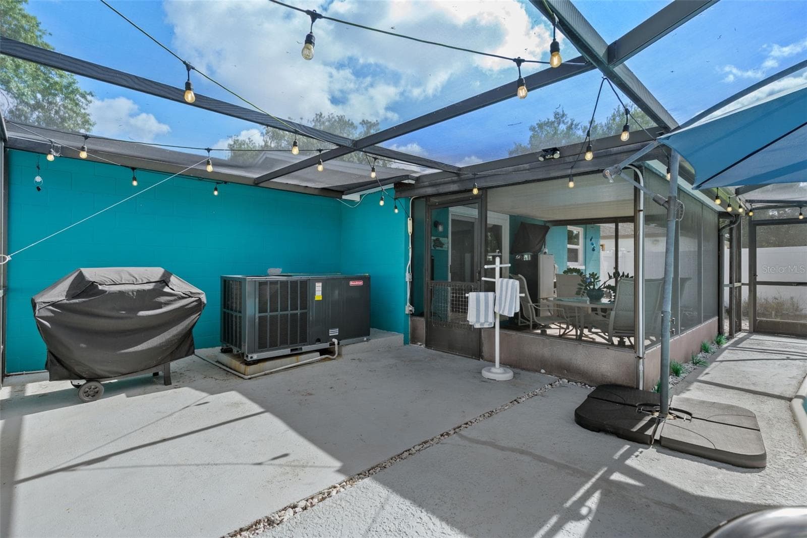 Single Family Residence at 7906 WOODVINE CIR, TAMPA, photo 24 of 34