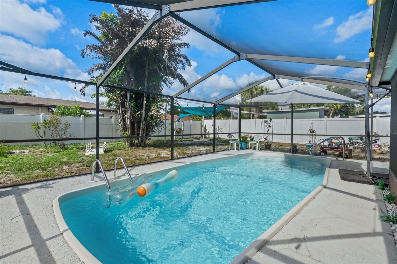 Single Family Residence at 7906 WOODVINE CIR, TAMPA, photo 26 of 34
