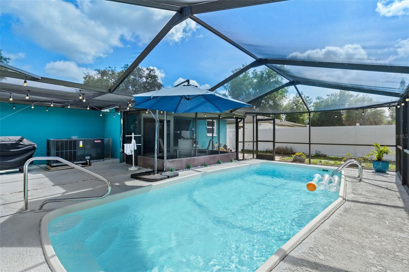 Single Family Residence at 7906 WOODVINE CIR, TAMPA, photo 28 of 34