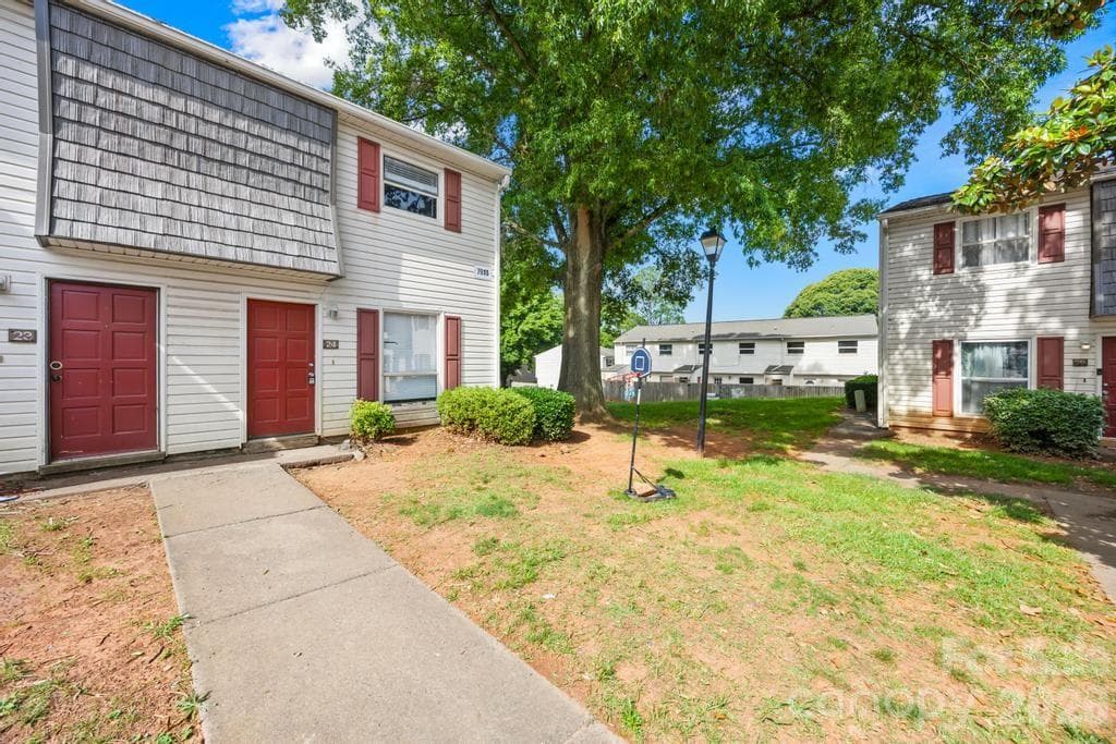Condominium at Charlotte, photo 2 of 21