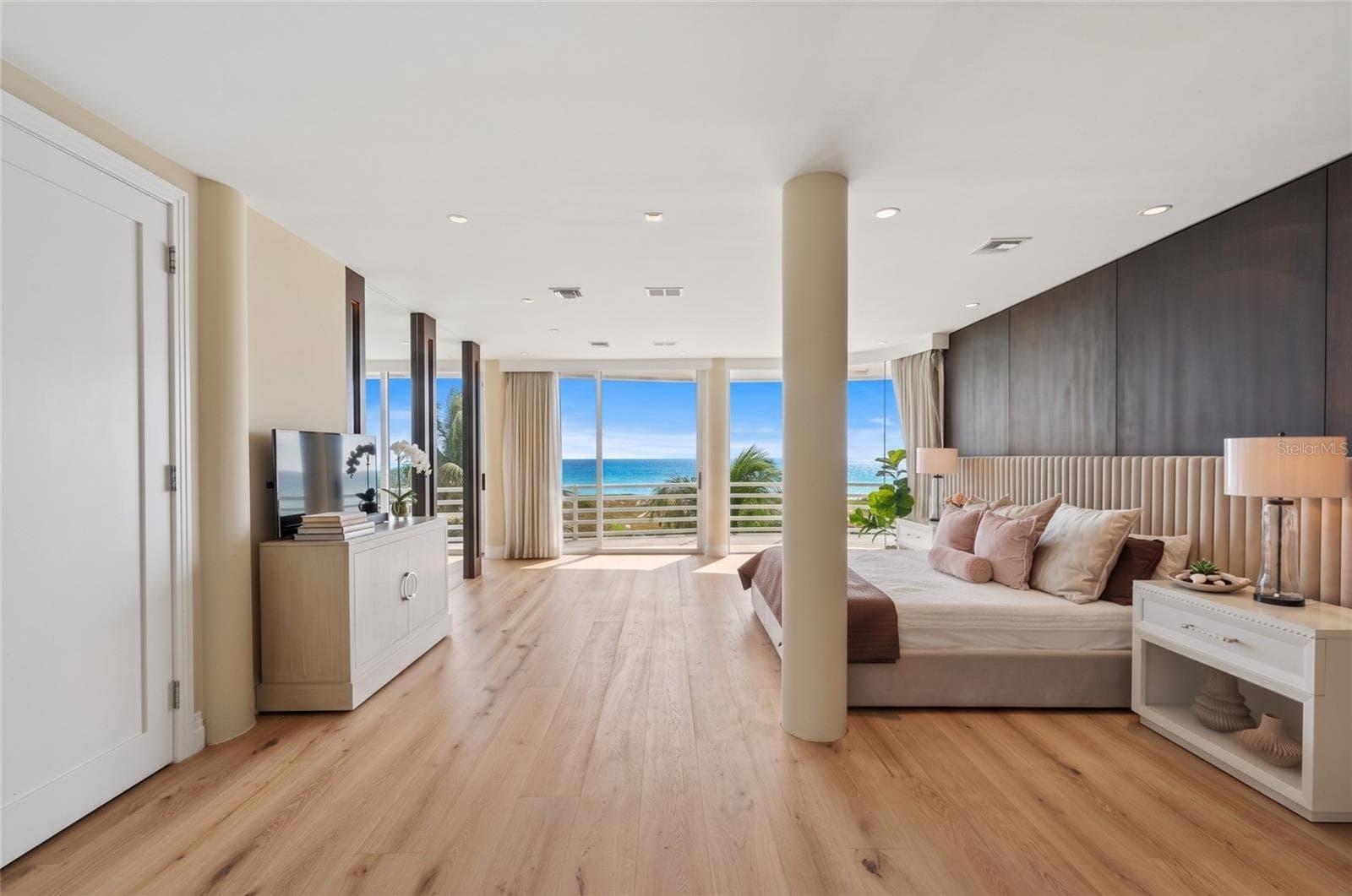 Single Family Residence at 648 BEACH RD, SARASOTA, photo 5 of 37